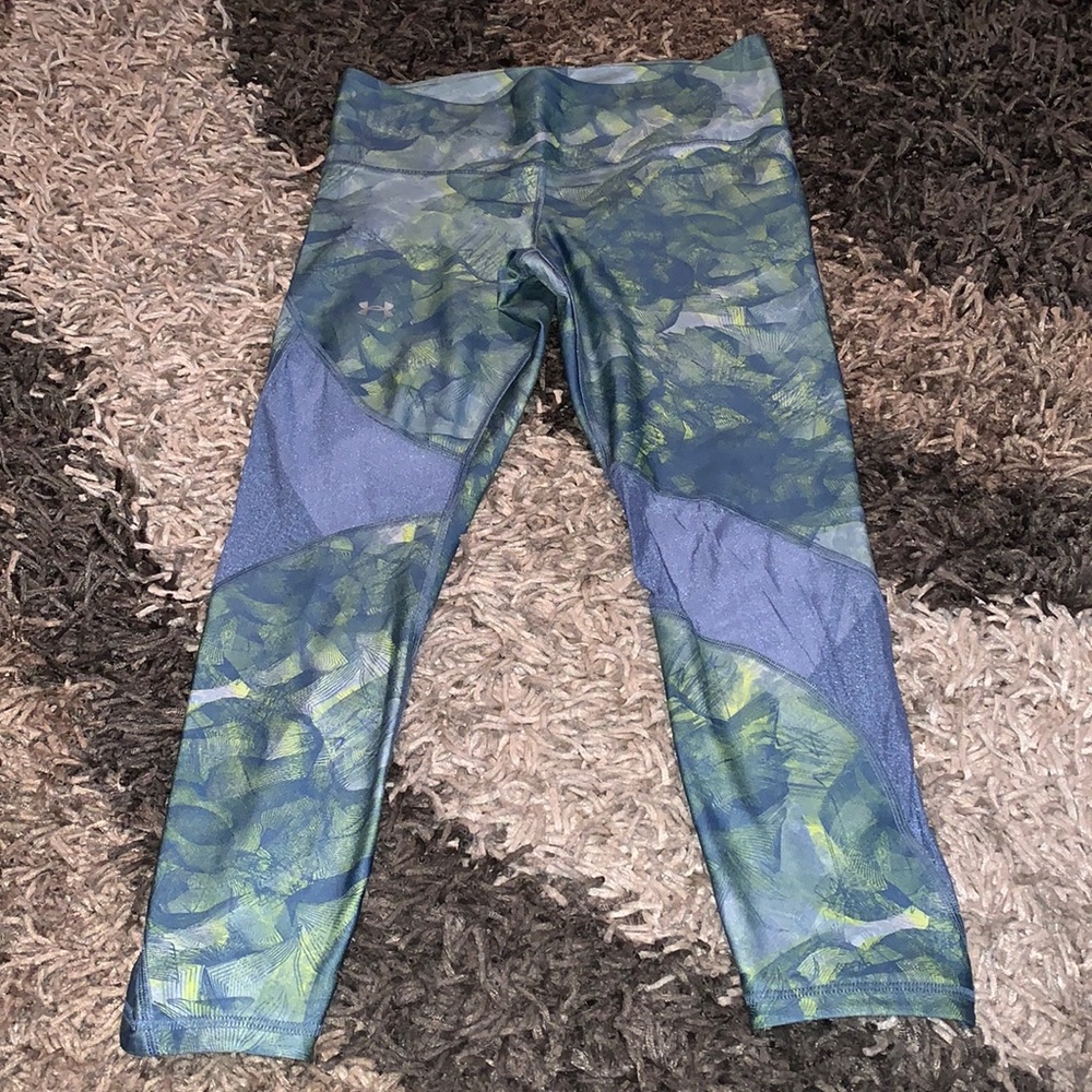 Under Armour heat gear pant size L good cond sheer slats